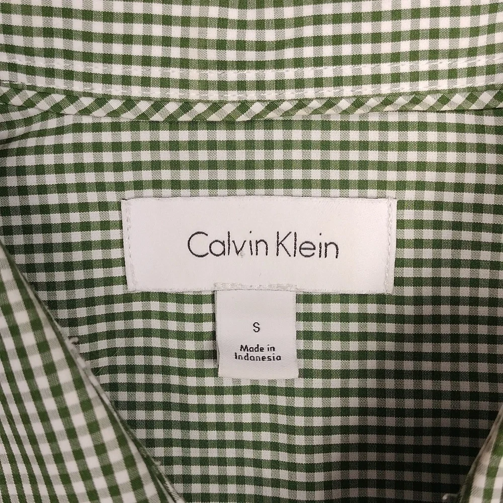 Calvin Klein men's long sleeved button down shirt size small